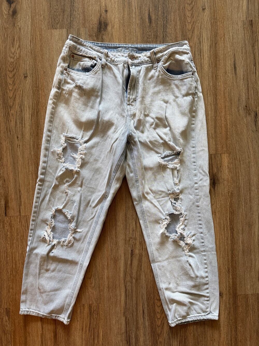 Wild Fable Light Wash High Rise Mom Jean Distressed Size 12